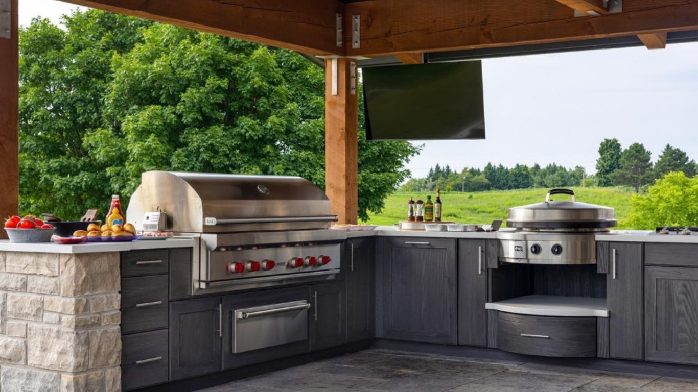 The Outdoor Kitchen Blueprint: The Basics on Gas, Charcoal or Smokers for the Luxury Build